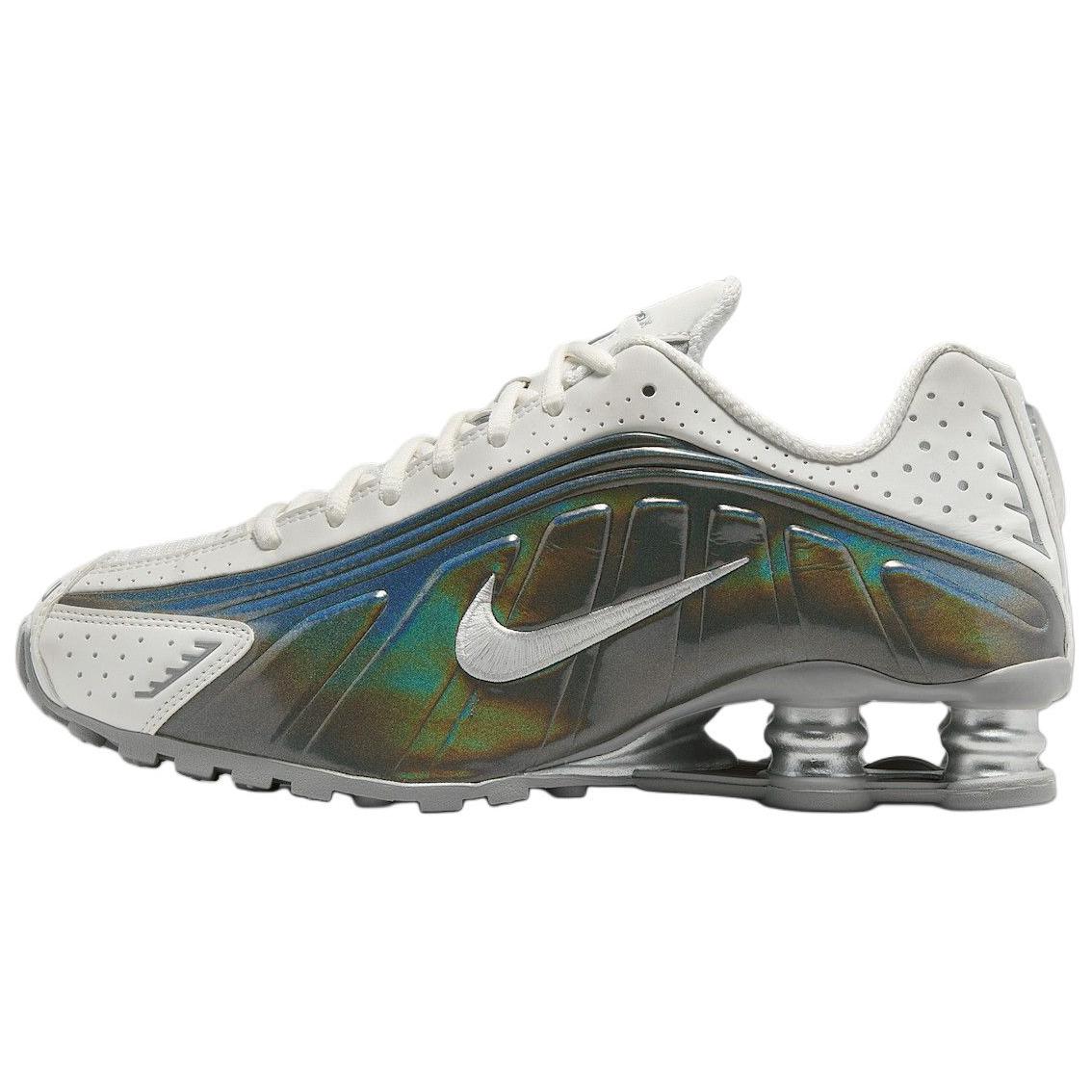 Nike Женские вилки Shox R4 White Iridescent
Nike Женские вилки Shox R4 White Iridescent