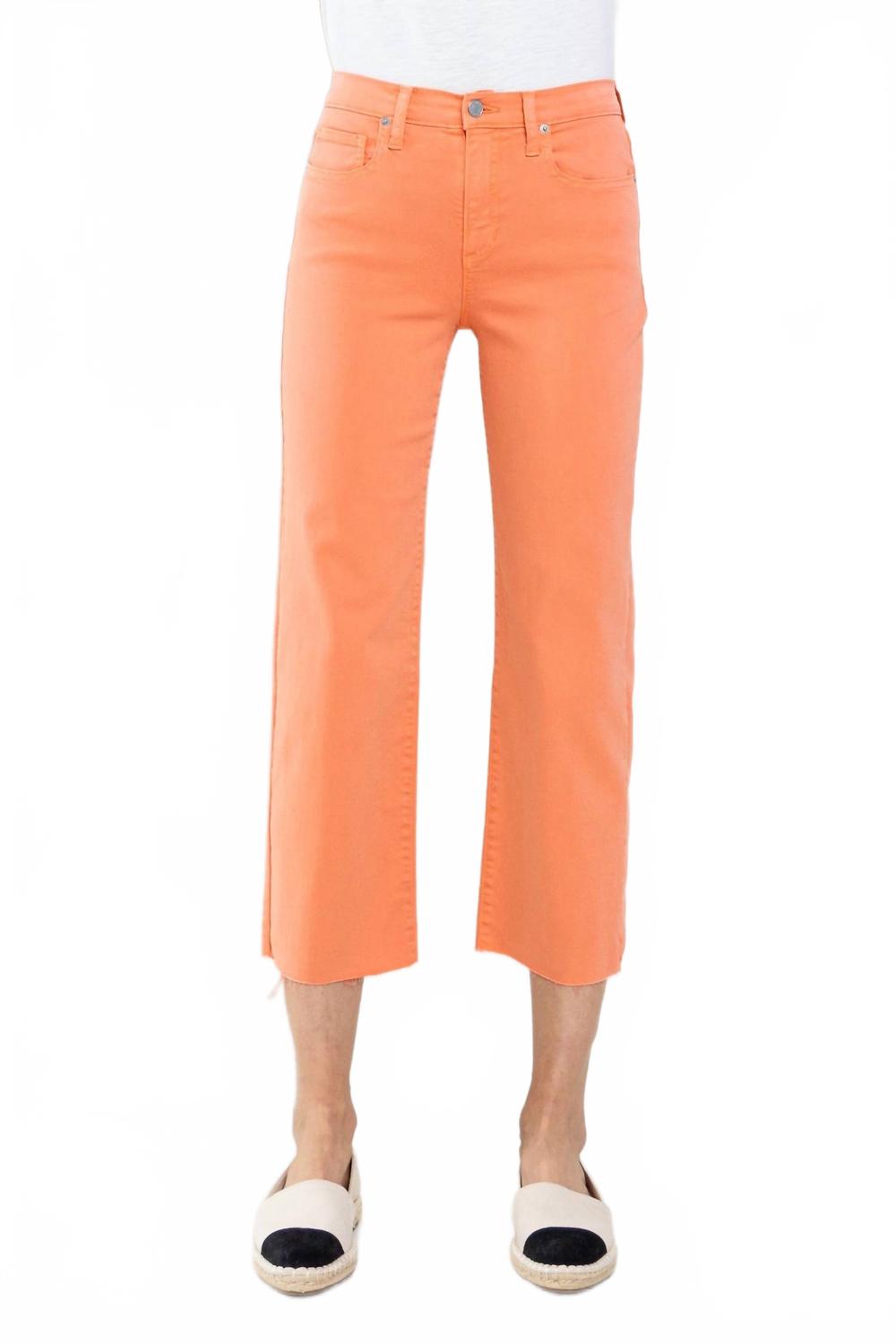 Женские капри с высокой посадкой, прямым кроем и рваным краем в цвете жженой сиены Sneak peek, Burnt Sienna
Женские капри с высокой посадкой, прямым кроем и рваным краем в цвете жженой сиены Sneak peek, Burnt Sienna