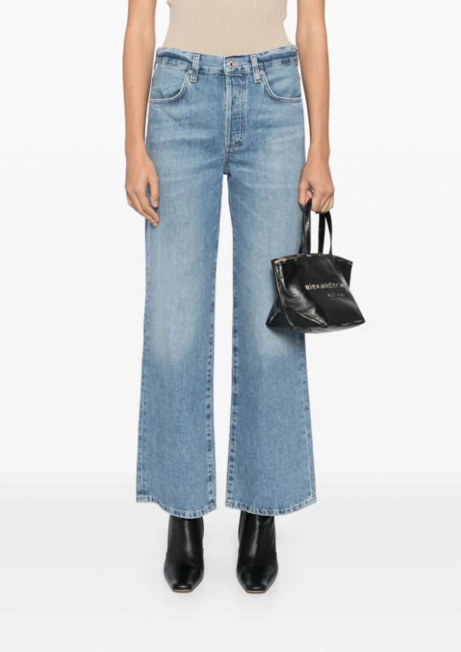 Джинсы Annina с высокой талией и расклешенными штанинами в цвете Meuse Citizens of Humanity, Meuse
Джинсы Annina с высокой талией и расклешенными штанинами в цвете Meuse Citizens of Humanity, Meuse