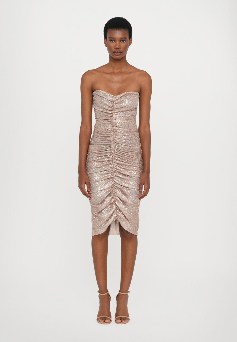 Платье Norma Kamali STRAPLESS SHIRRED FRONT DRESS TO KNEE, Baby/Nude
Платье Norma Kamali STRAPLESS SHIRRED FRONT DRESS TO KNEE, Baby/Nude