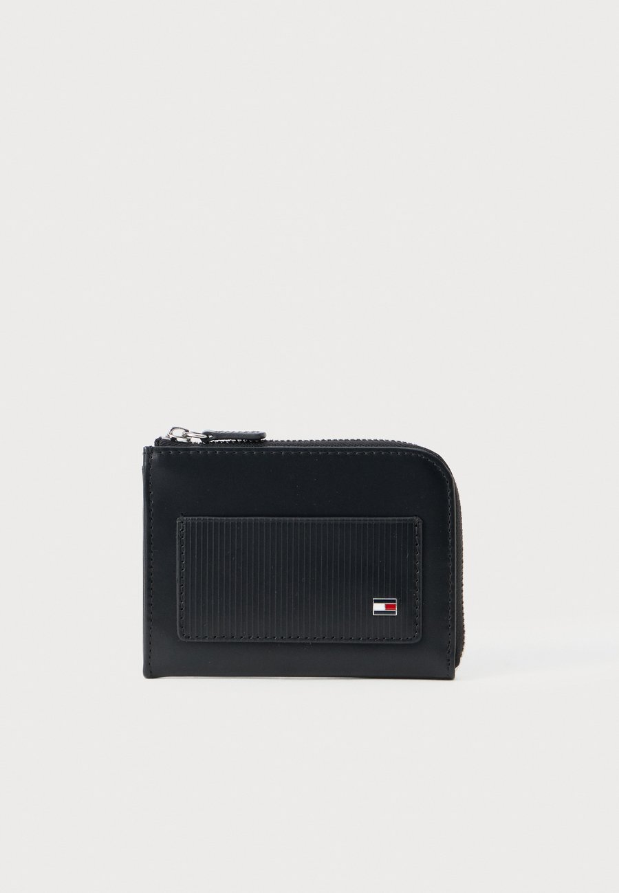 Кошелек Tommy Hilfiger FLAG ZIPPED WALLET, Black
Кошелек Tommy Hilfiger FLAG ZIPPED WALLET, Black