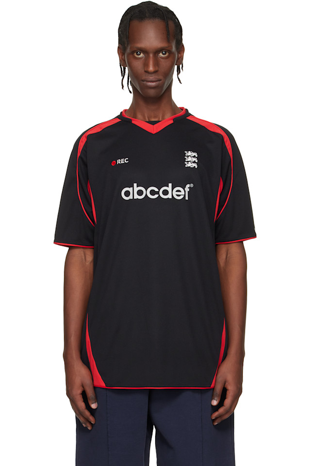 Vetements Черно-Красная футбольная майка с буквами алфавита
Vetements Черно-Красная футбольная майка с буквами алфавита