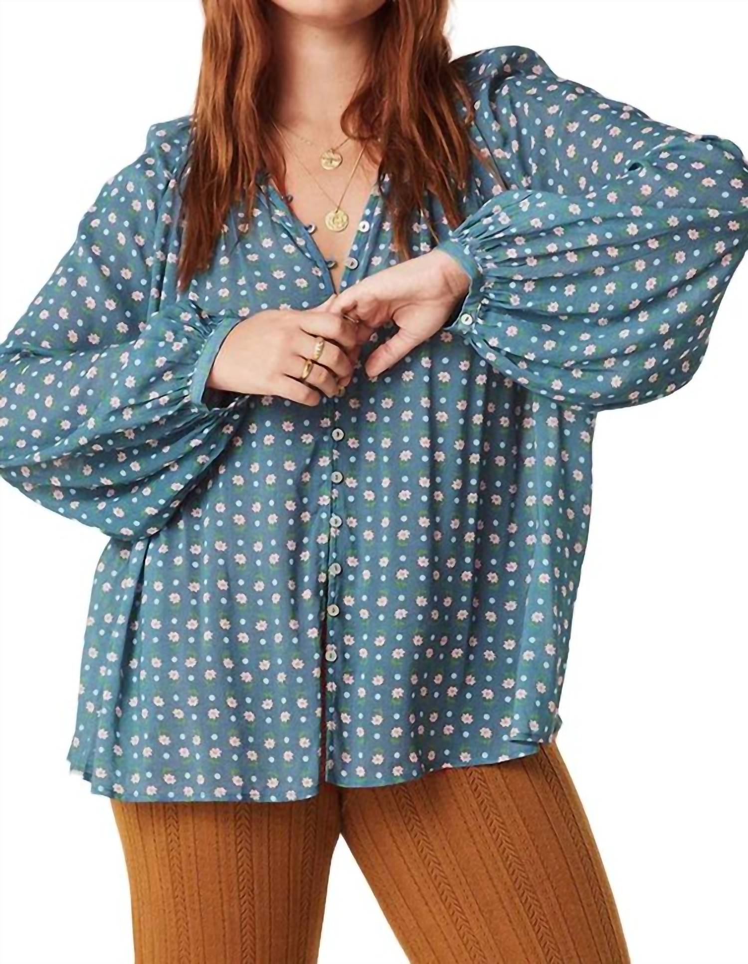 Блузка с желтой розой в васильковом цвете SPELL
Блузка с желтой розой в васильковом цвете SPELL