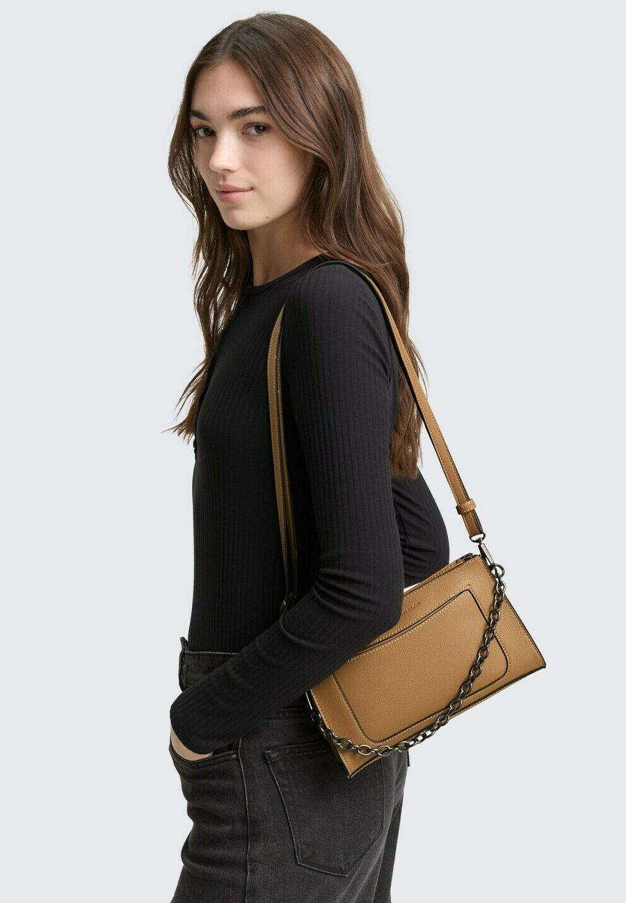 Сумка TOM TAILOR DENIM Handbag, Camel Camel Nature/Camel
Сумка TOM TAILOR DENIM Handbag, Camel Camel Nature/Camel