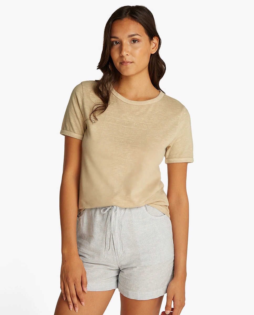 Женская футболка прямого кроя с соответствующим логотипом Tommy Jeans, кремовый
Женская футболка прямого кроя с соответствующим логотипом Tommy Jeans, кремовый