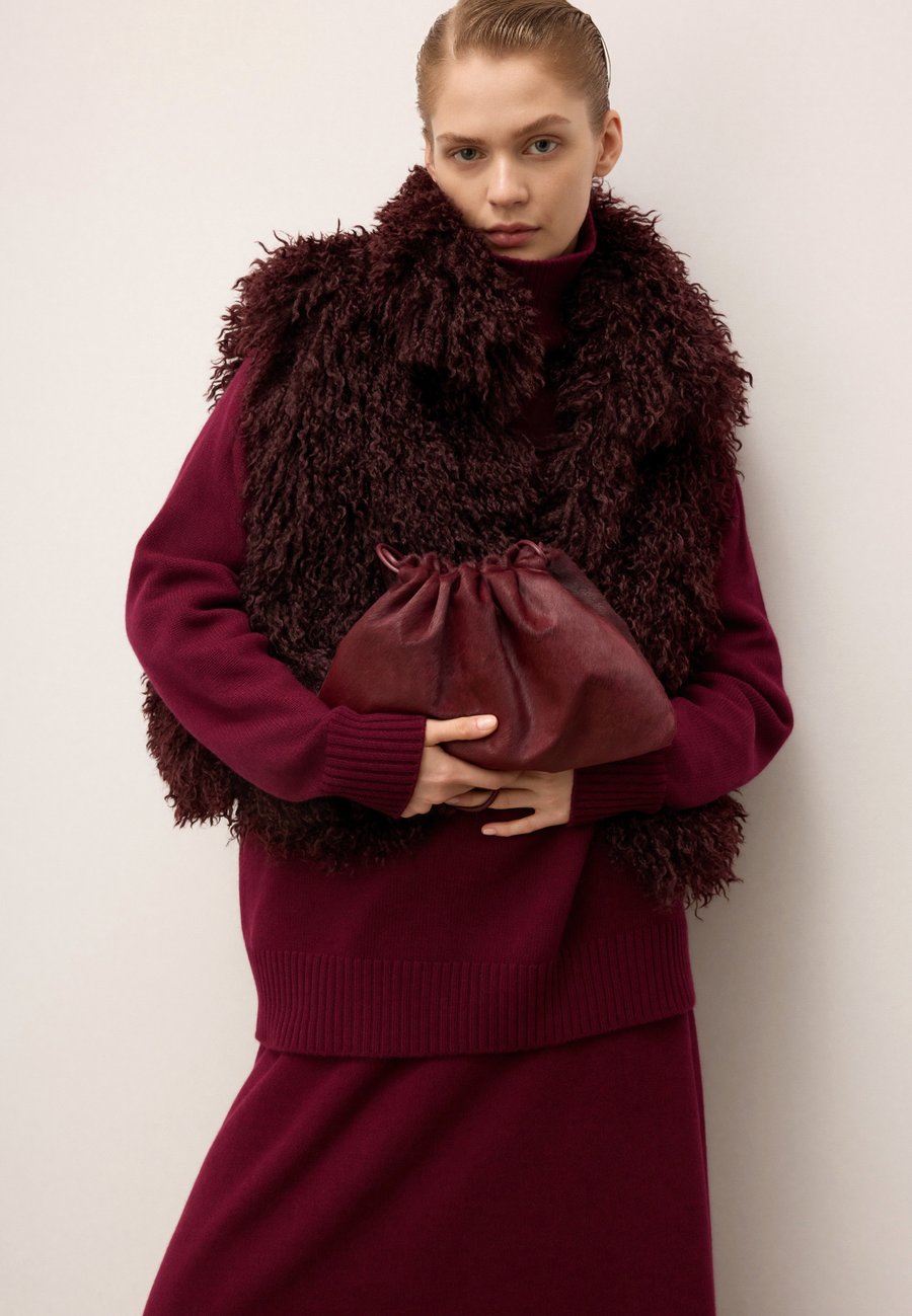 Сумка кросс-боди Kazar Studio KS LIVIEN, Bordeaux
Сумка кросс-боди Kazar Studio KS LIVIEN, Bordeaux