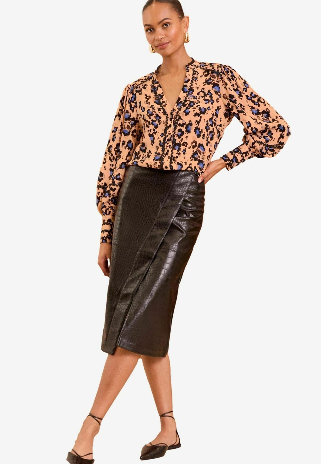 Блузка на пуговицах Love & Roses, бежевый
Блузка на пуговицах Love & Roses, бежевый