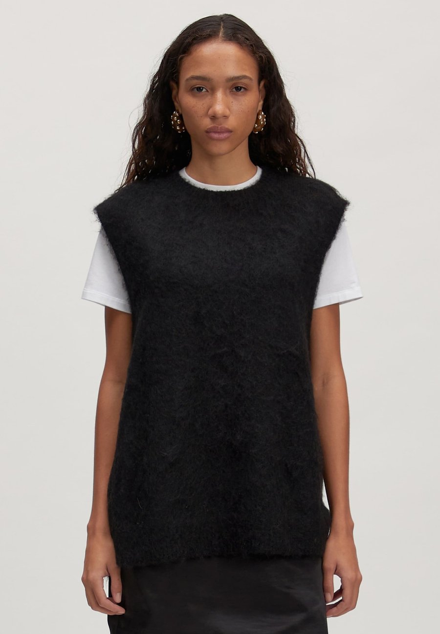 Джемпер EDITED THANYA, Schwarz/Black
Джемпер EDITED THANYA, Schwarz/Black