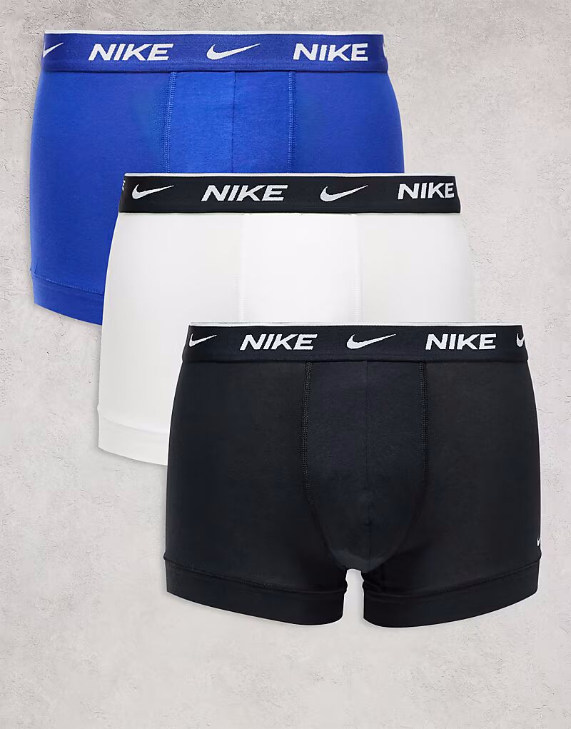 Комплект из 3 трусов-боксеров Nike Everyday Cotton Stretch в фиолетовом/белом/черном цвете
Комплект из 3 трусов-боксеров Nike Everyday Cotton Stretch в фиолетовом/белом/черном цвете
