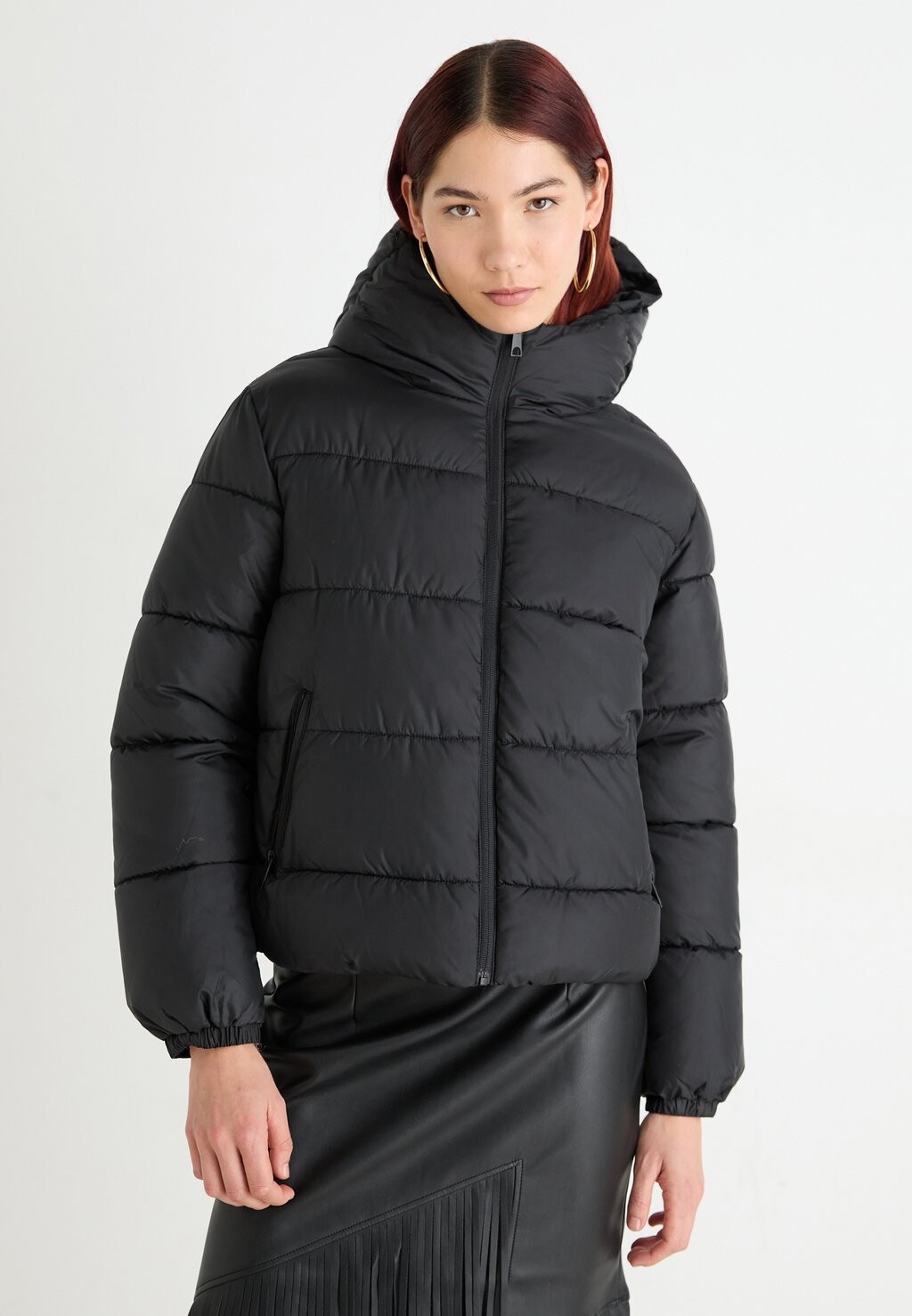 Зимняя куртка VMDINA SHORT PUFFER JACKET Vero Moda, черный 
Зимняя куртка VMDINA SHORT PUFFER JACKET Vero Moda, черный