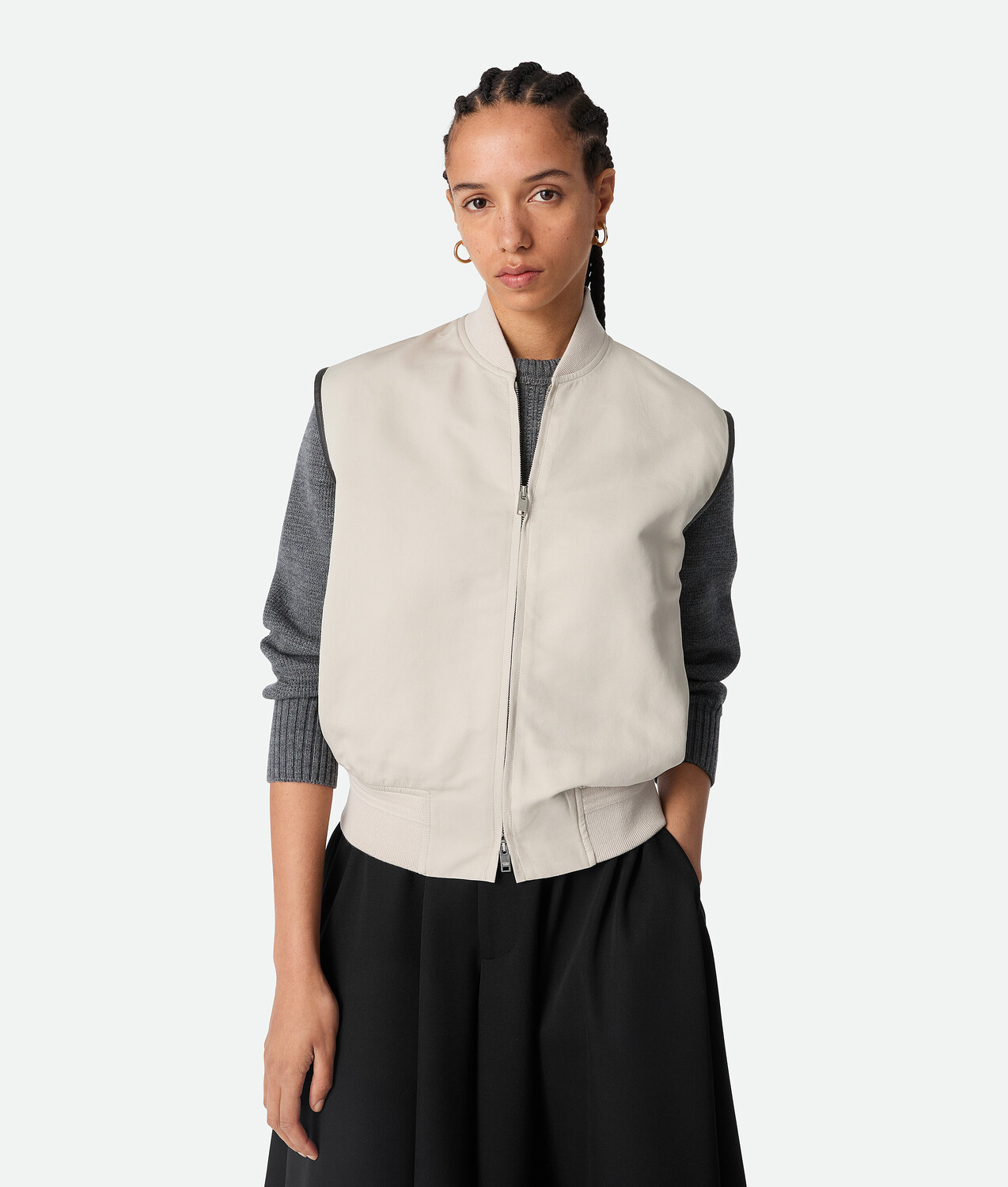 Silk and cotton twill gilet BOTTEGA VENETA, серая замазка
Silk and cotton twill gilet BOTTEGA VENETA, серая замазка