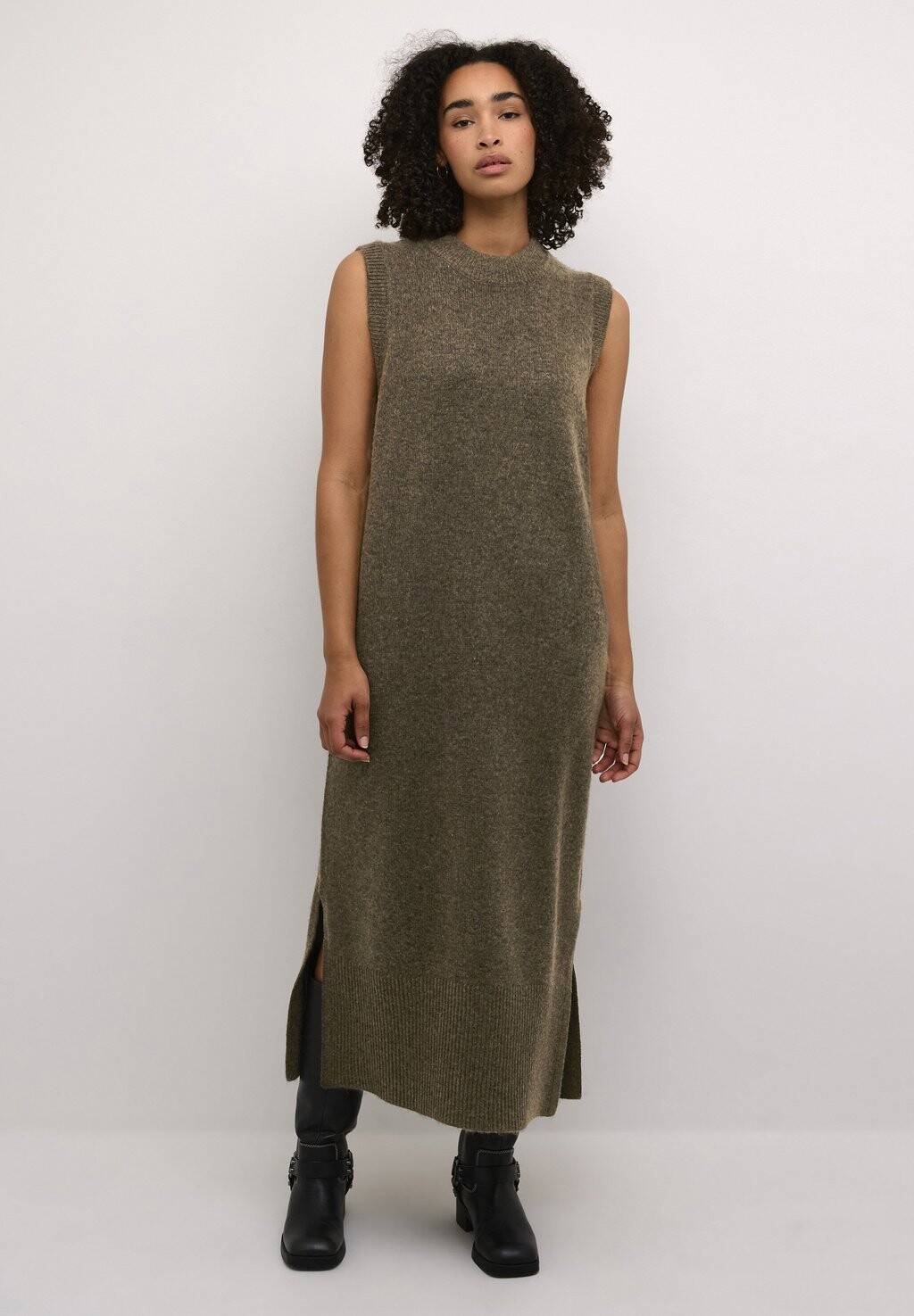 Платье макси SELMA Kaffe, темно-коричневый
Платье макси SELMA Kaffe, темно-коричневый