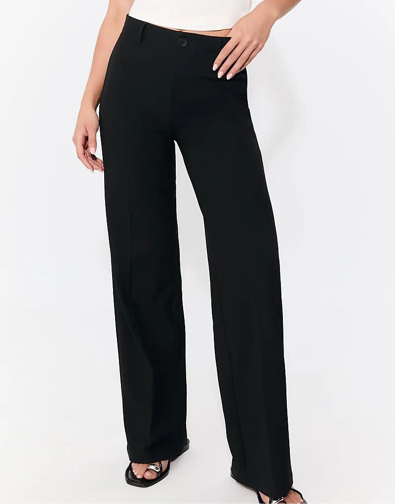 Широкие брюки Stradivarius для деловых встреч черного цвета
Широкие брюки Stradivarius для деловых встреч черного цвета