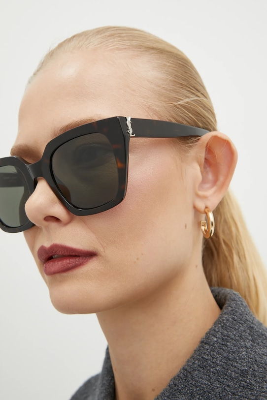 Солнцезащитные очки Saint Laurent, коричневый
Солнцезащитные очки Saint Laurent, коричневый