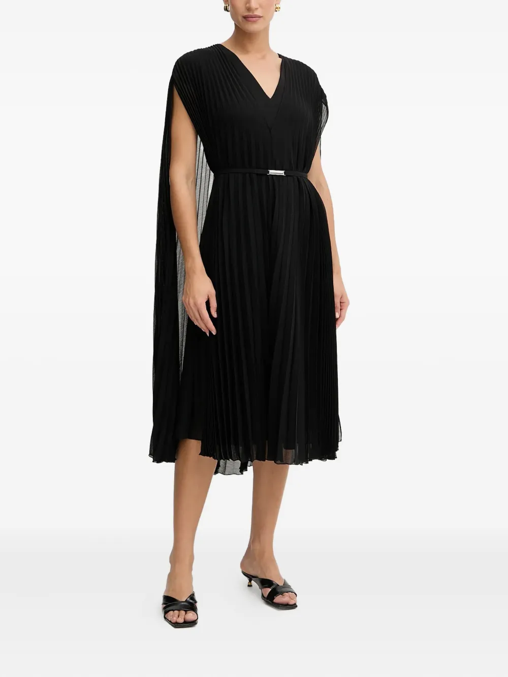 Плиссированное платье с кейпом BOSS, черный
Плиссированное платье с кейпом BOSS, черный