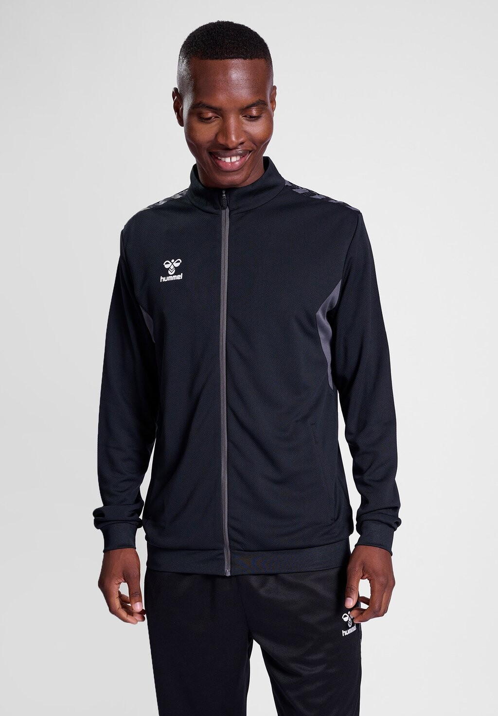 Куртка тренировочная AUTHENTIC PL ZIP Hummel, цвет black
Куртка тренировочная AUTHENTIC PL ZIP Hummel, цвет black