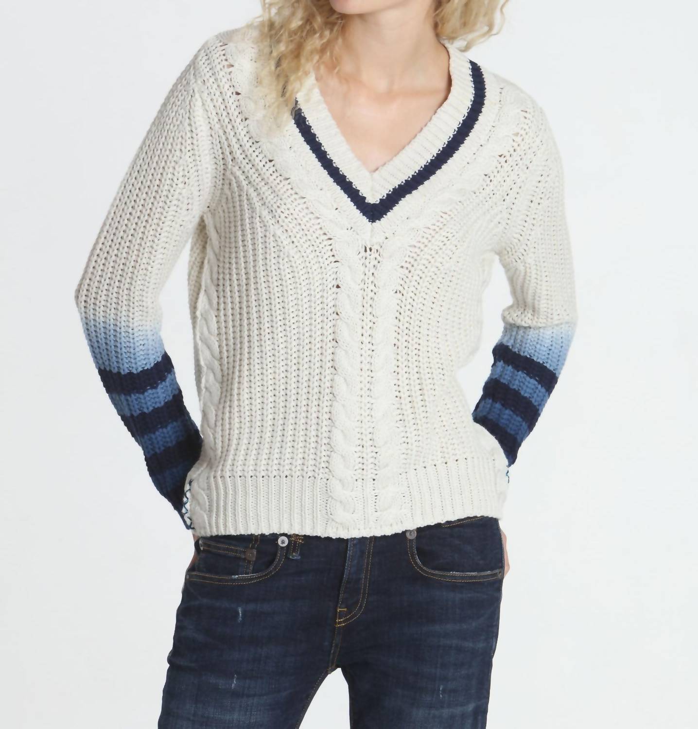 Свитер V-образной формы цвета экрю, окрашенный методом погружения LABEL+thread, цвет ecru
Свитер V-образной формы цвета экрю, окрашенный методом погружения LABEL+thread, цвет ecru