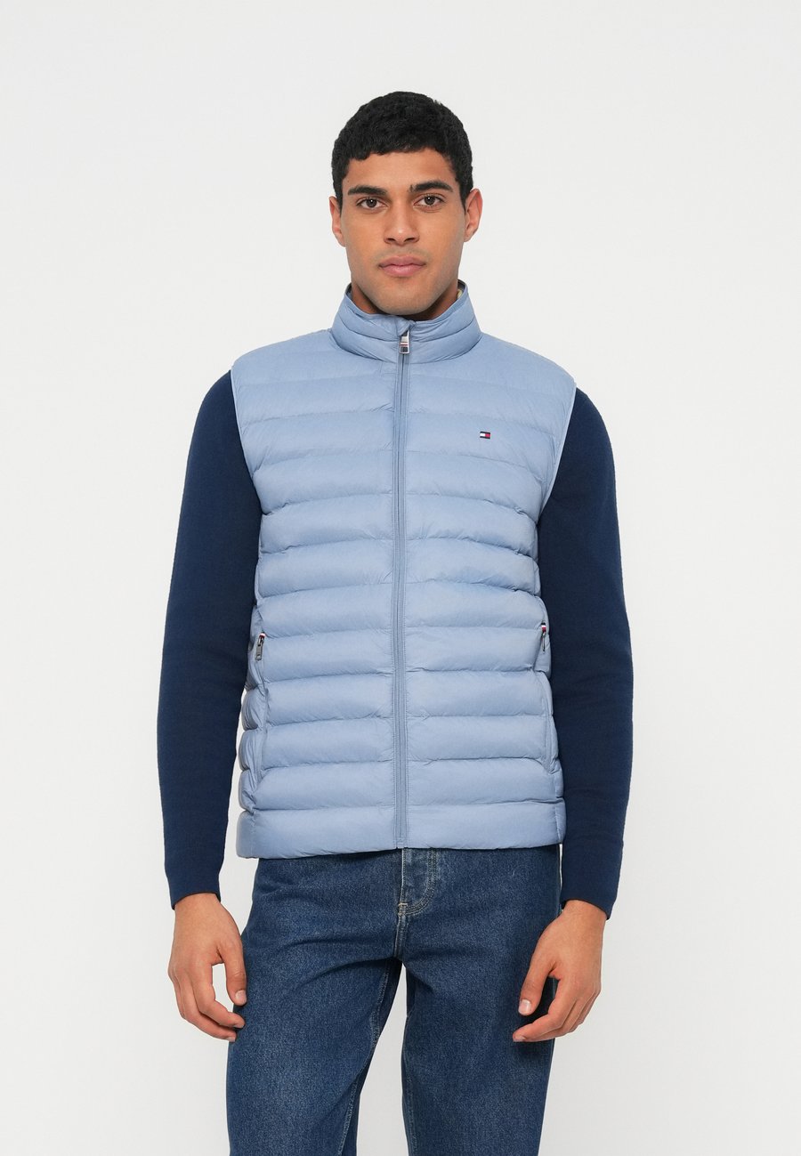 Куртка Tommy Hilfiger PACKABLE VEST, Brisk Blue/Blue
Куртка Tommy Hilfiger PACKABLE VEST, Brisk Blue/Blue