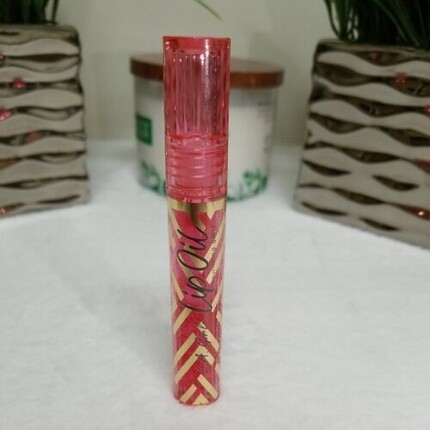 Питательный блеск для губ с маслом L.A. Girl
Питательный блеск для губ с маслом L.A. Girl