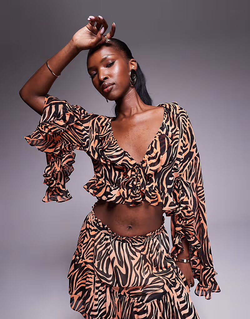 Укороченный топ AFRM с рукавами-оборками в цвете омбре-зебра 
Укороченный топ AFRM с рукавами-оборками в цвете омбре-зебра