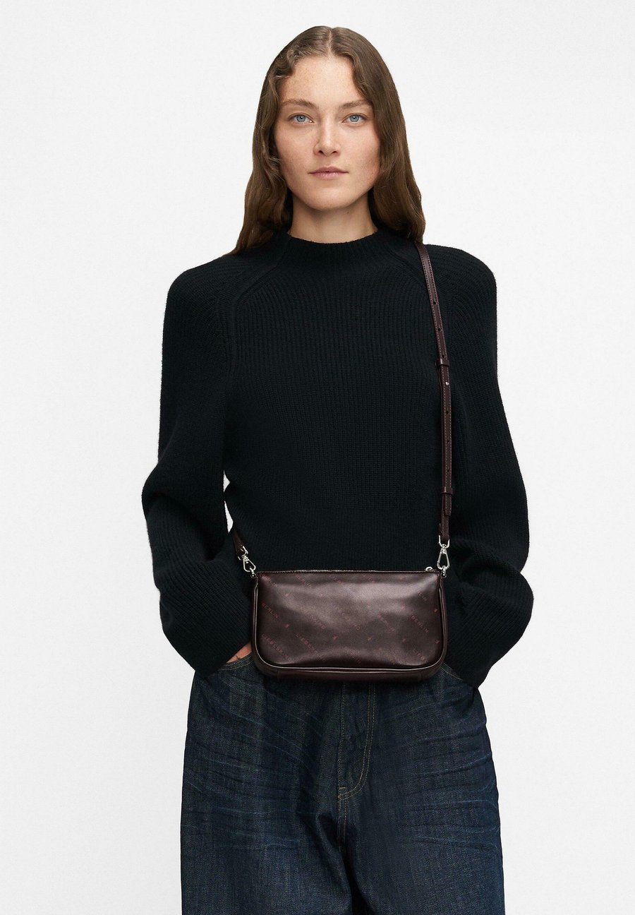 Сумка Liebeskind Berlin Handbag, Bordeaux
Сумка Liebeskind Berlin Handbag, Bordeaux