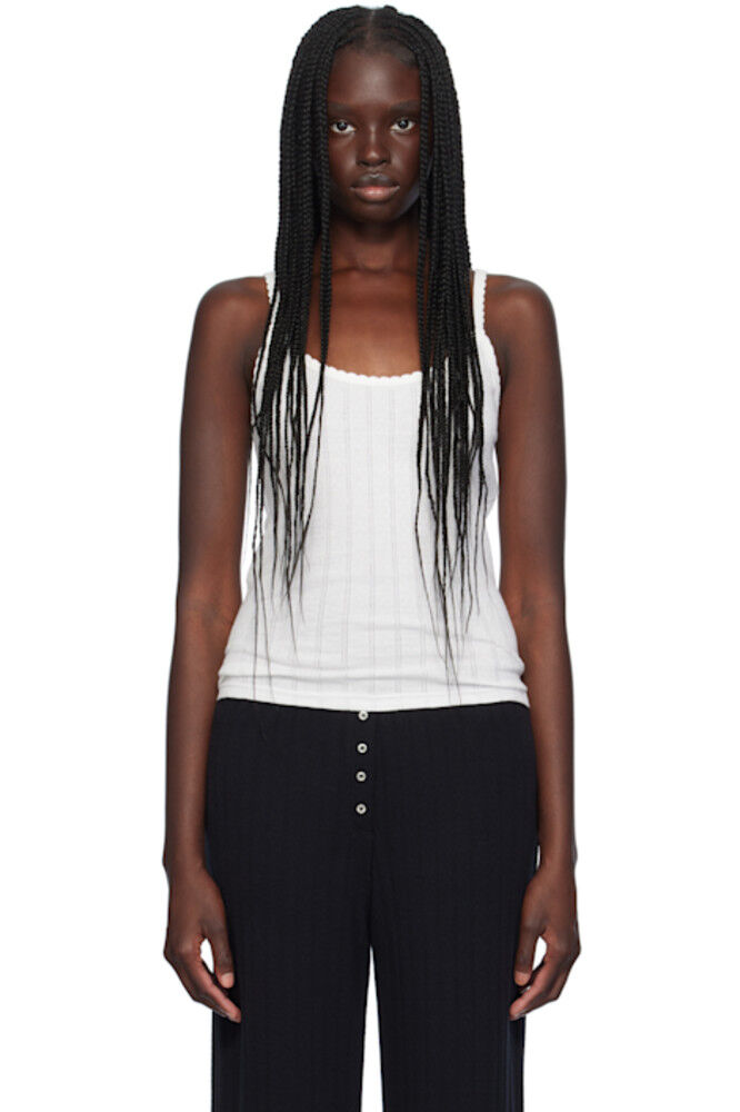 Белая майка на тонких бретельках LESET
Белая майка на тонких бретельках LESET