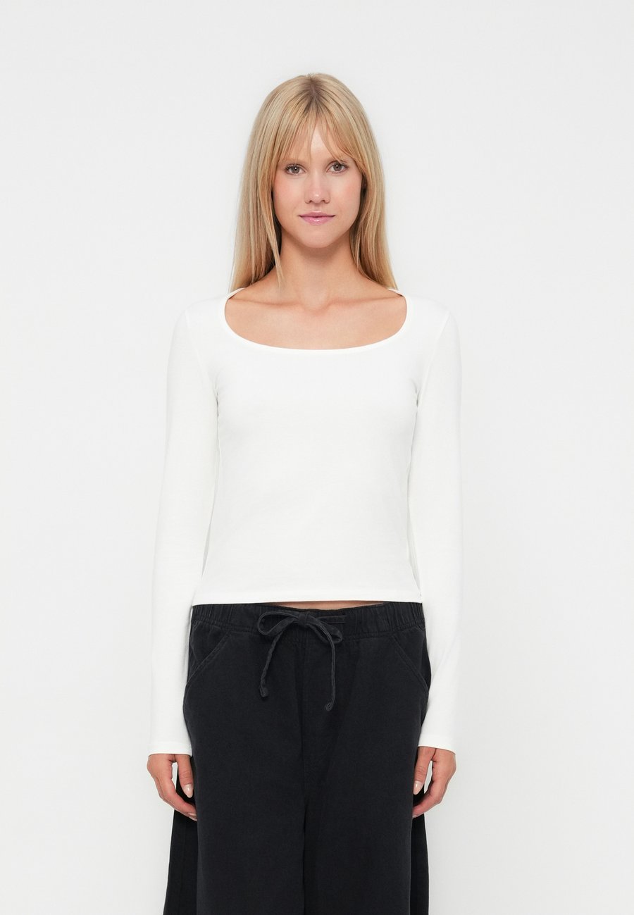 Топ GAP V HORSESHOE , White /White
Топ GAP V HORSESHOE , White /White