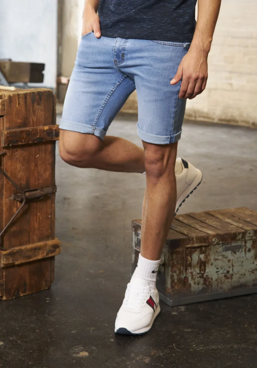 Шорты AJC, 5 карманов, синий
Шорты AJC, 5 карманов, синий