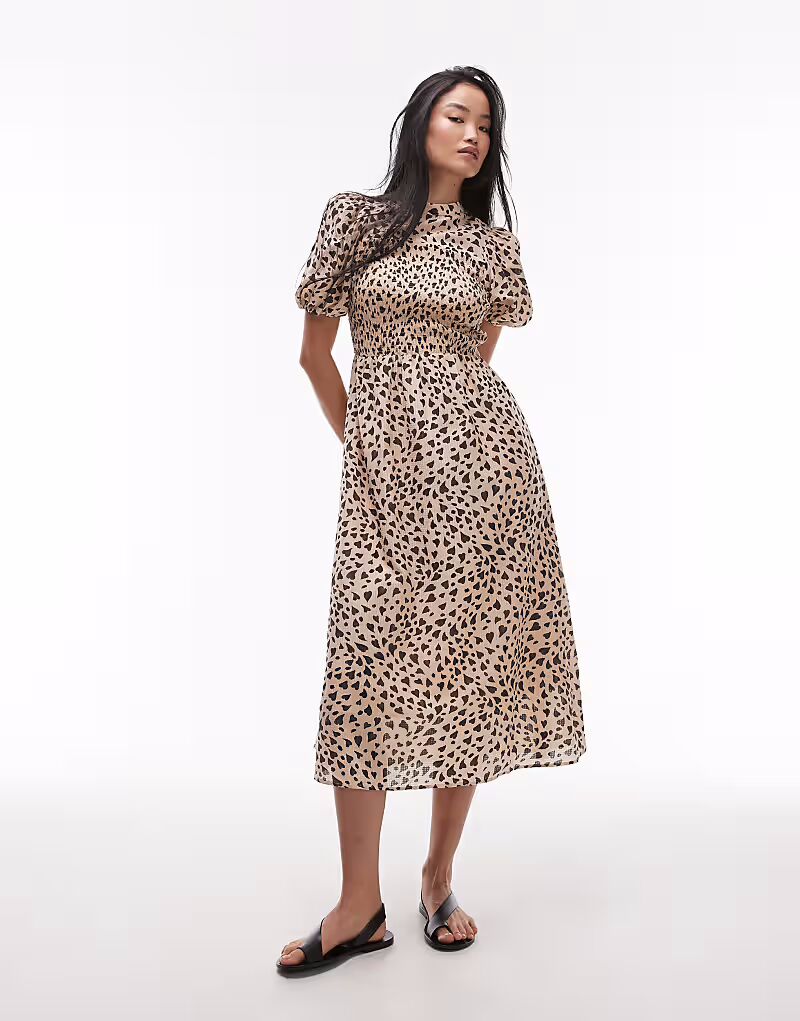 Платье миди «& Other Stories» с рукавами-фонариками, лифом на сборках, с принтом в виде сердец черного и бежевого цветов
Платье миди «& Other Stories» с рукавами-фонариками, лифом на сборках, с принтом в виде сердец черного и бежевого цветов