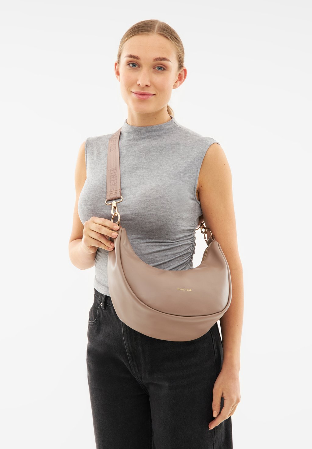 Сумка через плечо LEA MEDIUM - Across body bag Expatrié, коричневый
Сумка через плечо LEA MEDIUM - Across body bag Expatrié, коричневый