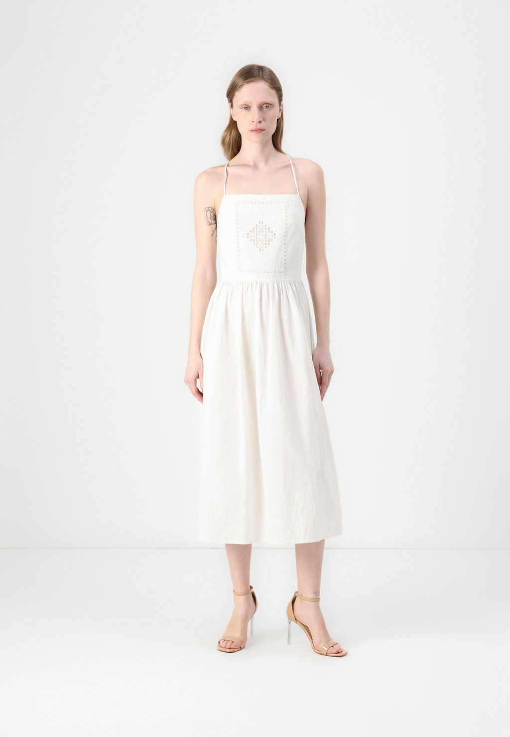 Повседневное платье RIVERINI sessùn, белый
Повседневное платье RIVERINI sessùn, белый