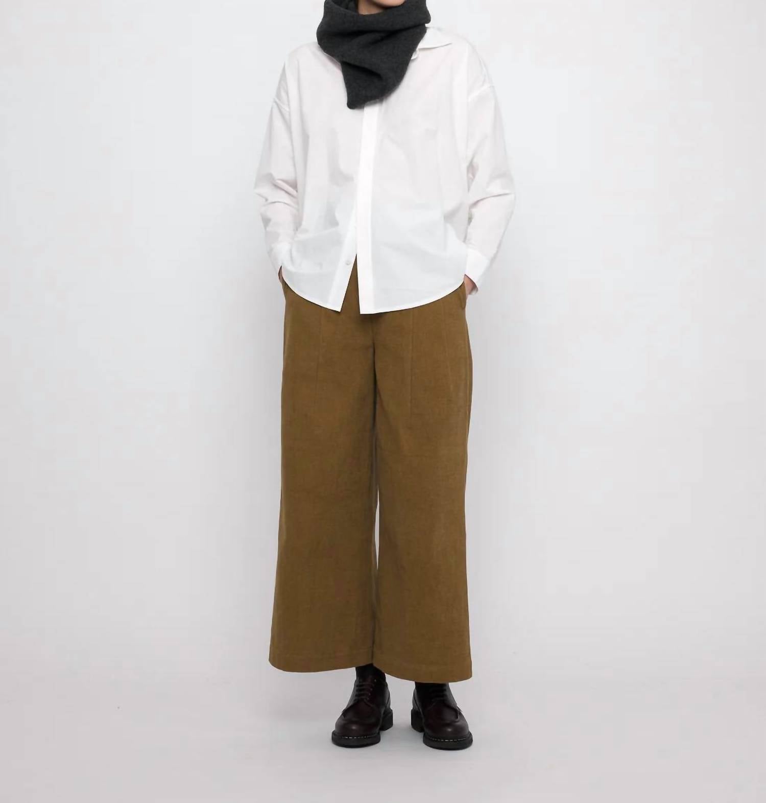 Фирменный шарф с кольцом из кожи яка в угольном цвете 7115 by SZEKI, цвет charcoal
Фирменный шарф с кольцом из кожи яка в угольном цвете 7115 by SZEKI, цвет charcoal