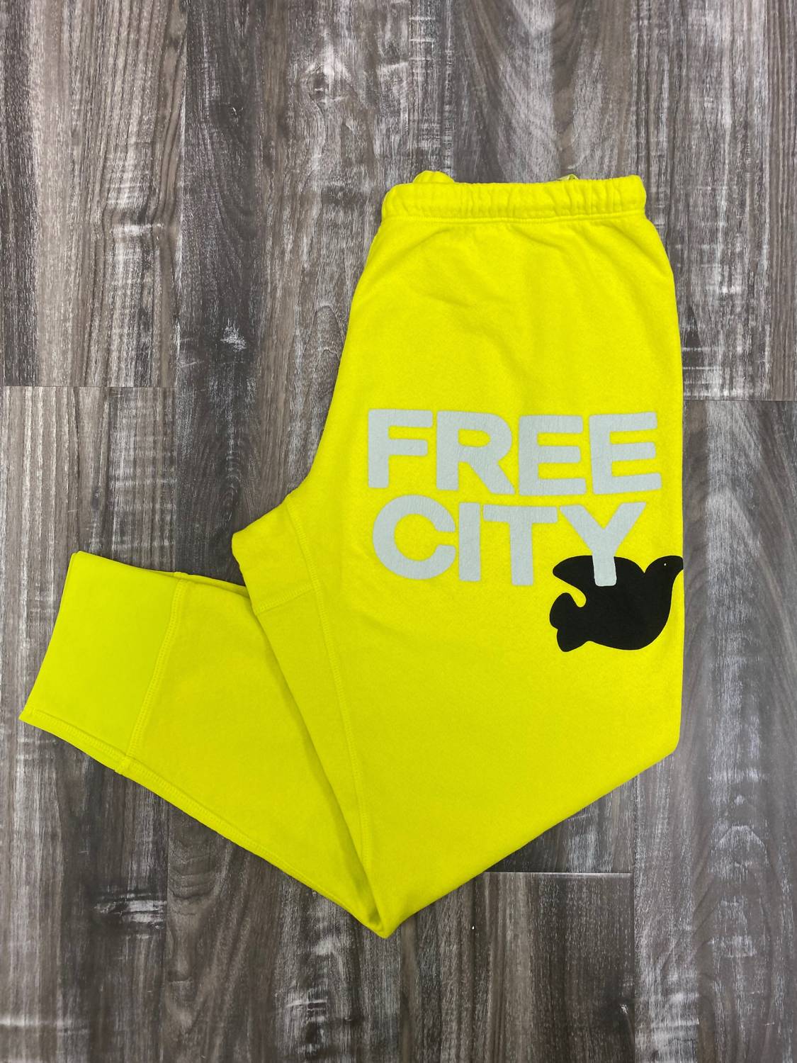 Женские спортивные брюки Samari с подсветкой Free City, Highlighter
Женские спортивные брюки Samari с подсветкой Free City, Highlighter