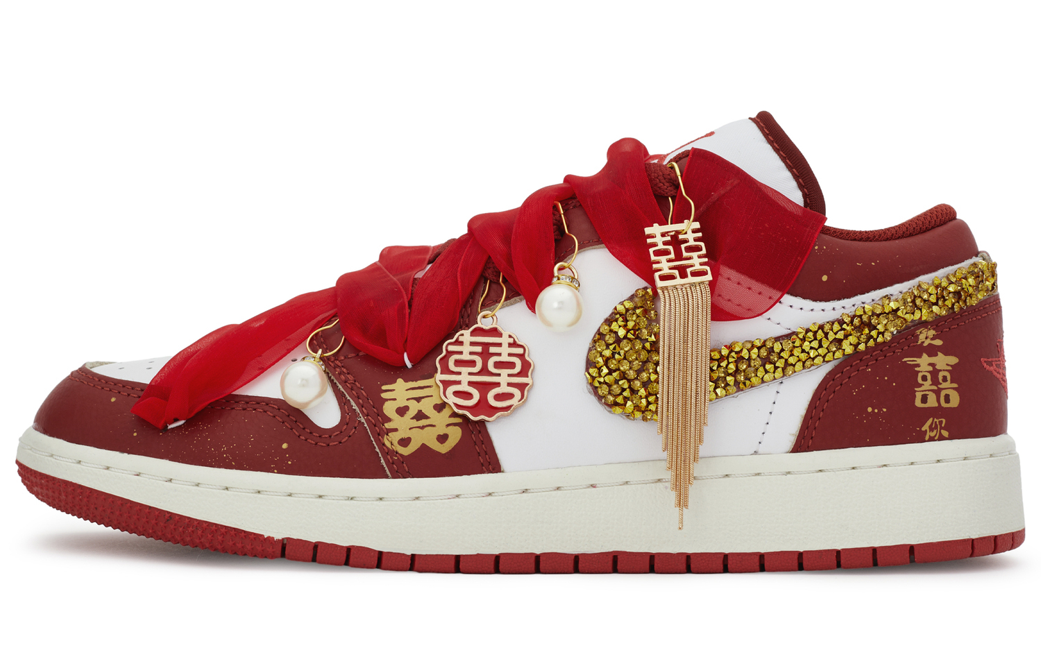 Jordan Винтажные баскетбольные кроссовки Air 1 мужские низкие бело-золотые с красным, цвет Red White Gold
Jordan Винтажные баскетбольные кроссовки Air 1 мужские низкие бело-золотые с красным, цвет Red White Gold