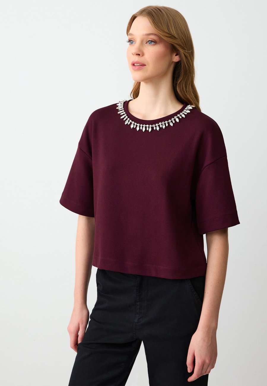 Футболка Jimmy Key EMBELLISHED NECKLINE, Sumac/Dark Red, Красный, Футболка Jimmy Key EMBELLISHED NECKLINE, Sumac/Dark Red
Футболка Jimmy Key EMBELLISHED NECKLINE, Sumac/Dark Red, Красный, Футболка Jimmy Key EMBELLISHED NECKLINE, Sumac/Dark Red