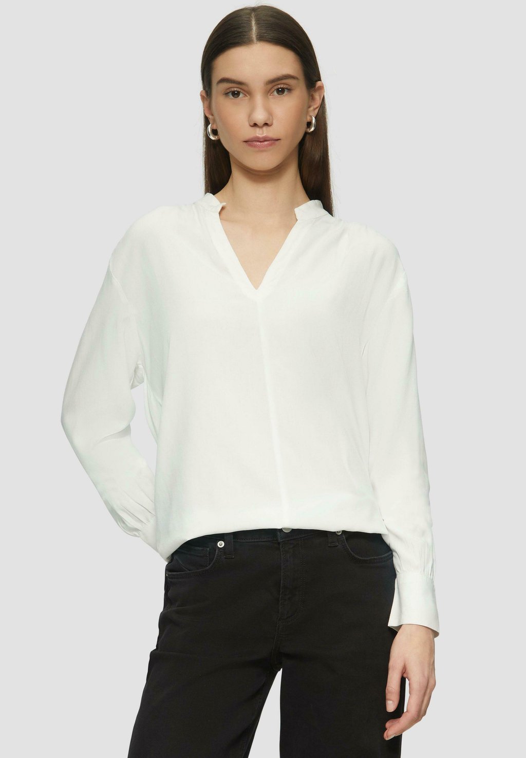 Блуза AVEC DÉTAIL SMOCKÉ À L’ÉPAULE QS, молочный
Блуза AVEC DÉTAIL SMOCKÉ À L’ÉPAULE QS, молочный