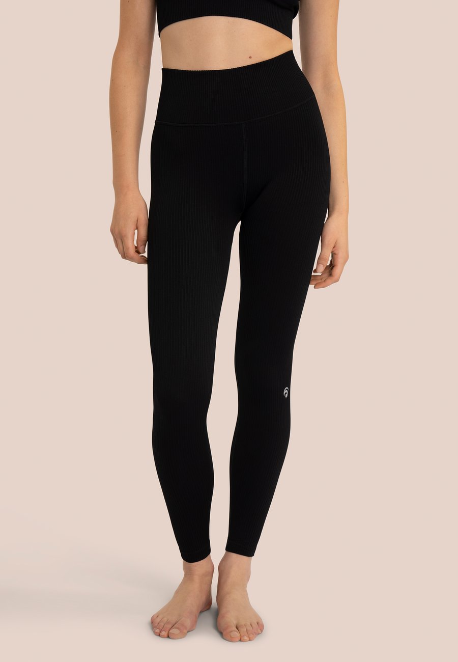 Леггинсы OCEANSAPART MAYA , Black
Леггинсы OCEANSAPART MAYA , Black