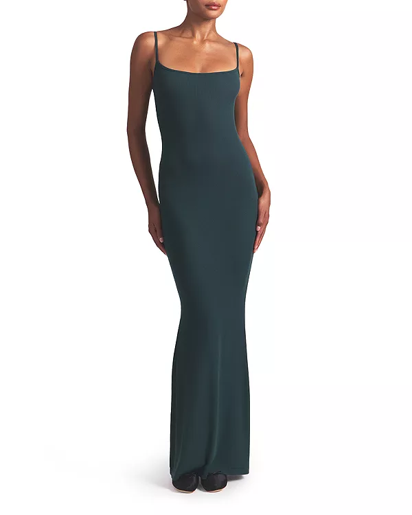 Мягкое летнее длинное платье-комбинация Skims, зеленый
Мягкое летнее длинное платье-комбинация Skims, зеленый