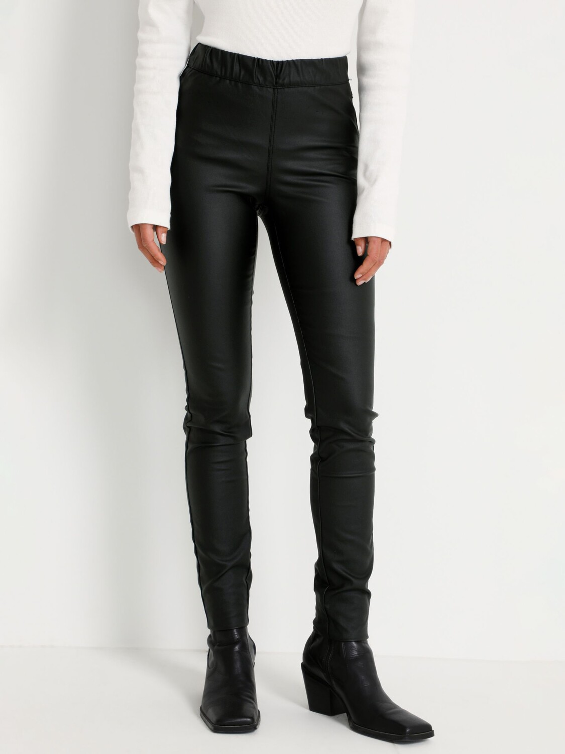 KAFFE Джеггинсы из искусственной кожи с покрытием Ada, черные
KAFFE Джеггинсы из искусственной кожи с покрытием Ada, черные