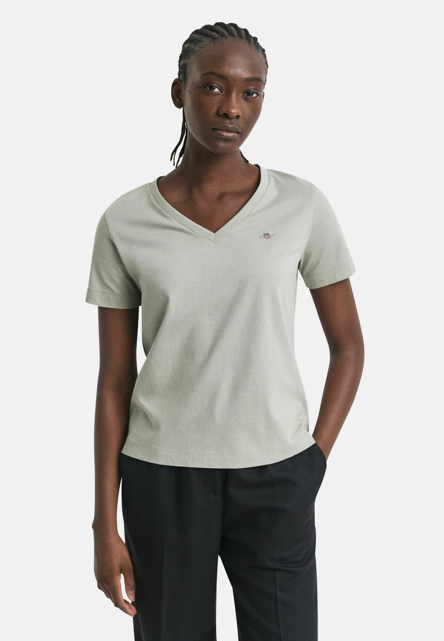 Футболка GANT SHIELD V NECK , Faded Sage/Black, Черный, Футболка GANT SHIELD V NECK , Faded Sage/Black
Футболка GANT SHIELD V NECK , Faded Sage/Black, Черный, Футболка GANT SHIELD V NECK , Faded Sage/Black