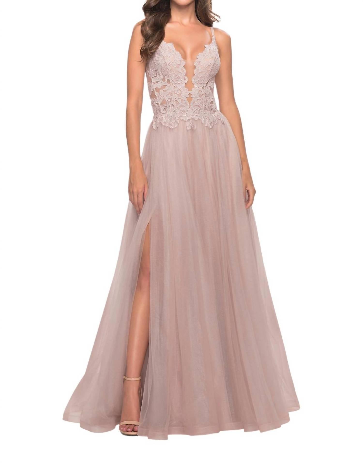 Пышное платье для выпускного вечера с тюлем и кружевом в пыльно-розовом цвете, силуэт A-Line La Femme
Пышное платье для выпускного вечера с тюлем и кружевом в пыльно-розовом цвете, силуэт A-Line La Femme