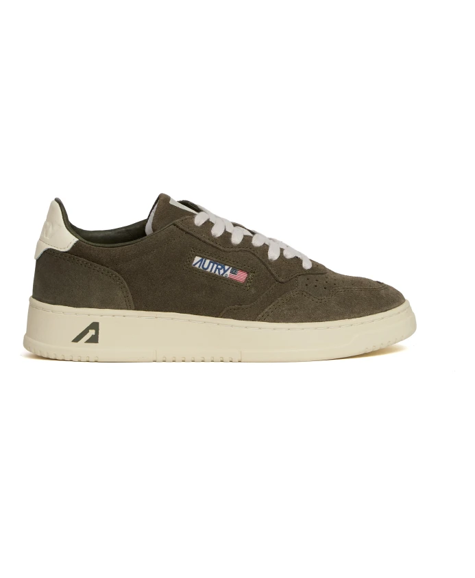 Зеленые кроссовки со стильной перфорированной областью носка. Autry, зеленый
Зеленые кроссовки со стильной перфорированной областью носка. Autry, зеленый