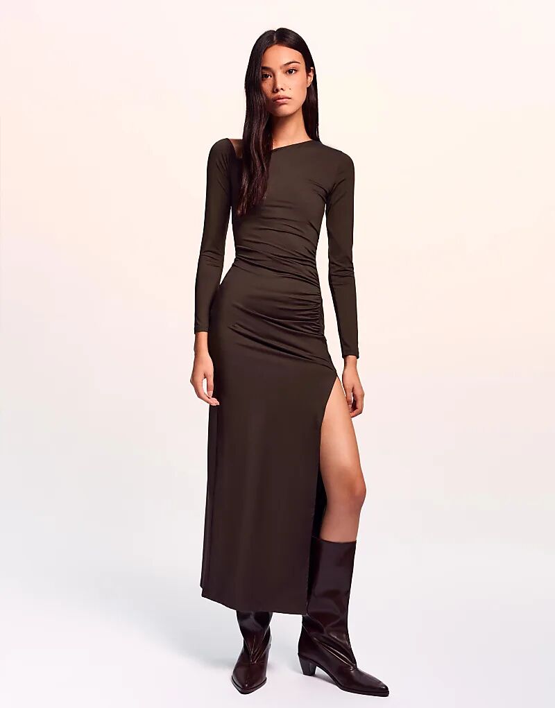 Асимметричное платье миди Bershka с длинными рукавами коричневого цвета
Асимметричное платье миди Bershka с длинными рукавами коричневого цвета