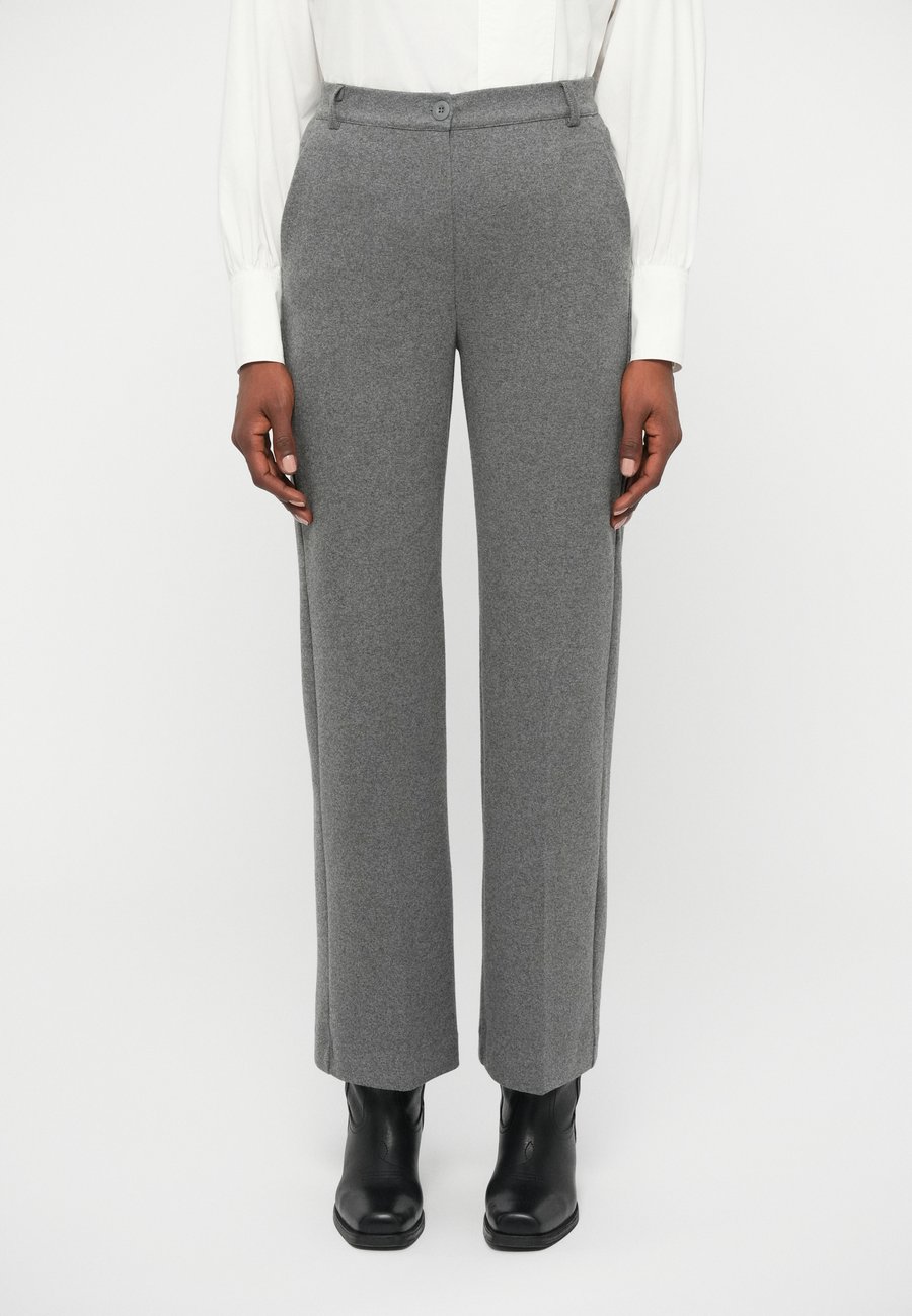 Брюки Weekend Max Mara ZELOTA, Grigio Medio/Grey
Брюки Weekend Max Mara ZELOTA, Grigio Medio/Grey
