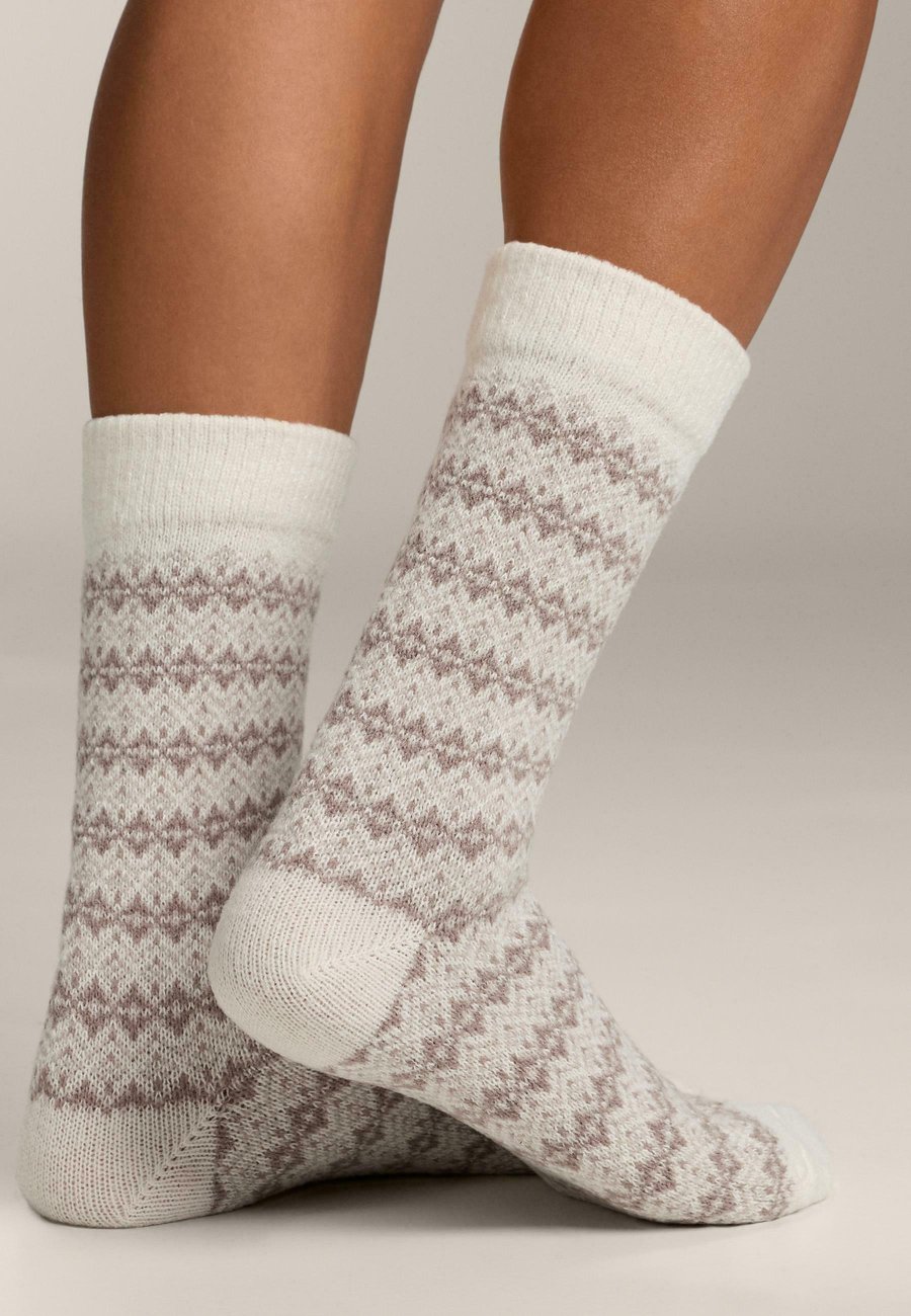 Носки OYSHO 2 PAIRS OF CLASSIC JACQUARD, Stone
Носки OYSHO 2 PAIRS OF CLASSIC JACQUARD, Stone