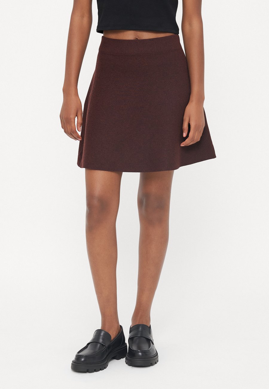 Юбка ONLY Petite ONLAMA LIFE SKATER SKIRT , Port Royale/Bordeaux
Юбка ONLY Petite ONLAMA LIFE SKATER SKIRT , Port Royale/Bordeaux