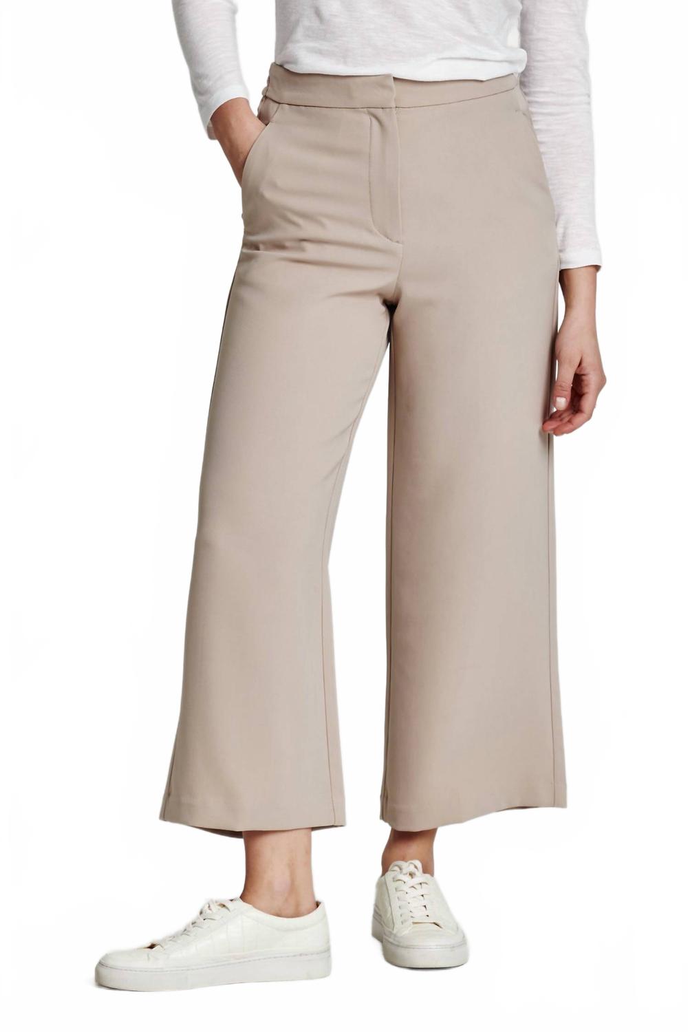 Укороченные брюки Denali цвета «Лунный камень» Another Love, Moonstone
Укороченные брюки Denali цвета «Лунный камень» Another Love, Moonstone