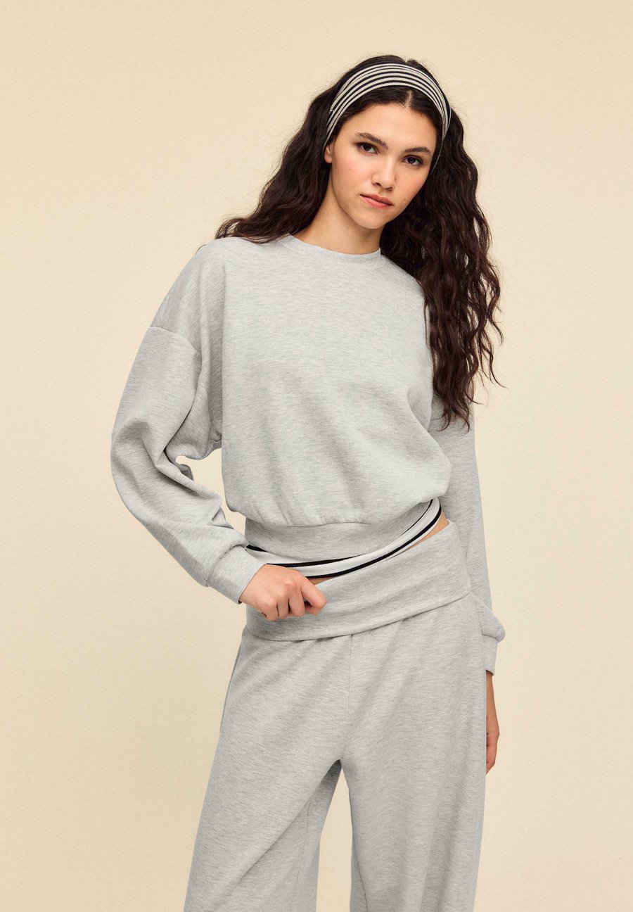 Толстовка Stradivarius SOFT-TOUCH BATWING SLEEVE , Light Grey
Толстовка Stradivarius SOFT-TOUCH BATWING SLEEVE , Light Grey