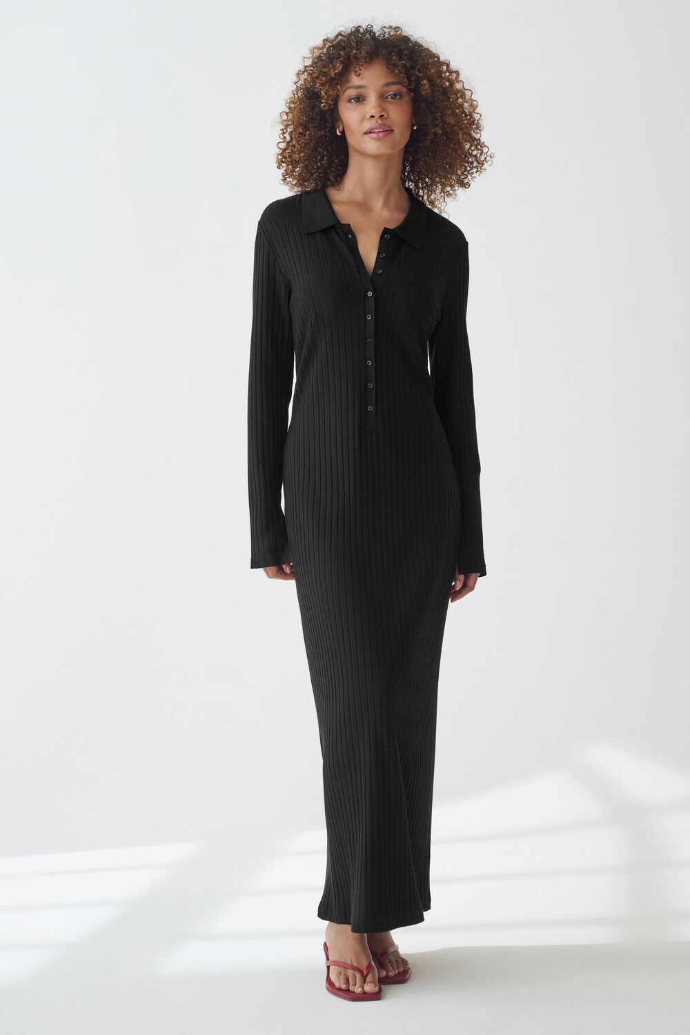 Длинное платье с воротником и длинными рукавами Next, черный
Длинное платье с воротником и длинными рукавами Next, черный