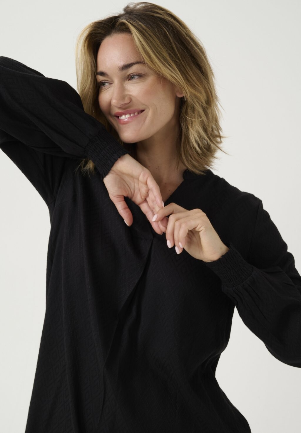 Туника CARLA SMOCK LONG SLEEVES Kaffe, цвет Mottled Black
Туника CARLA SMOCK LONG SLEEVES Kaffe, цвет Mottled Black